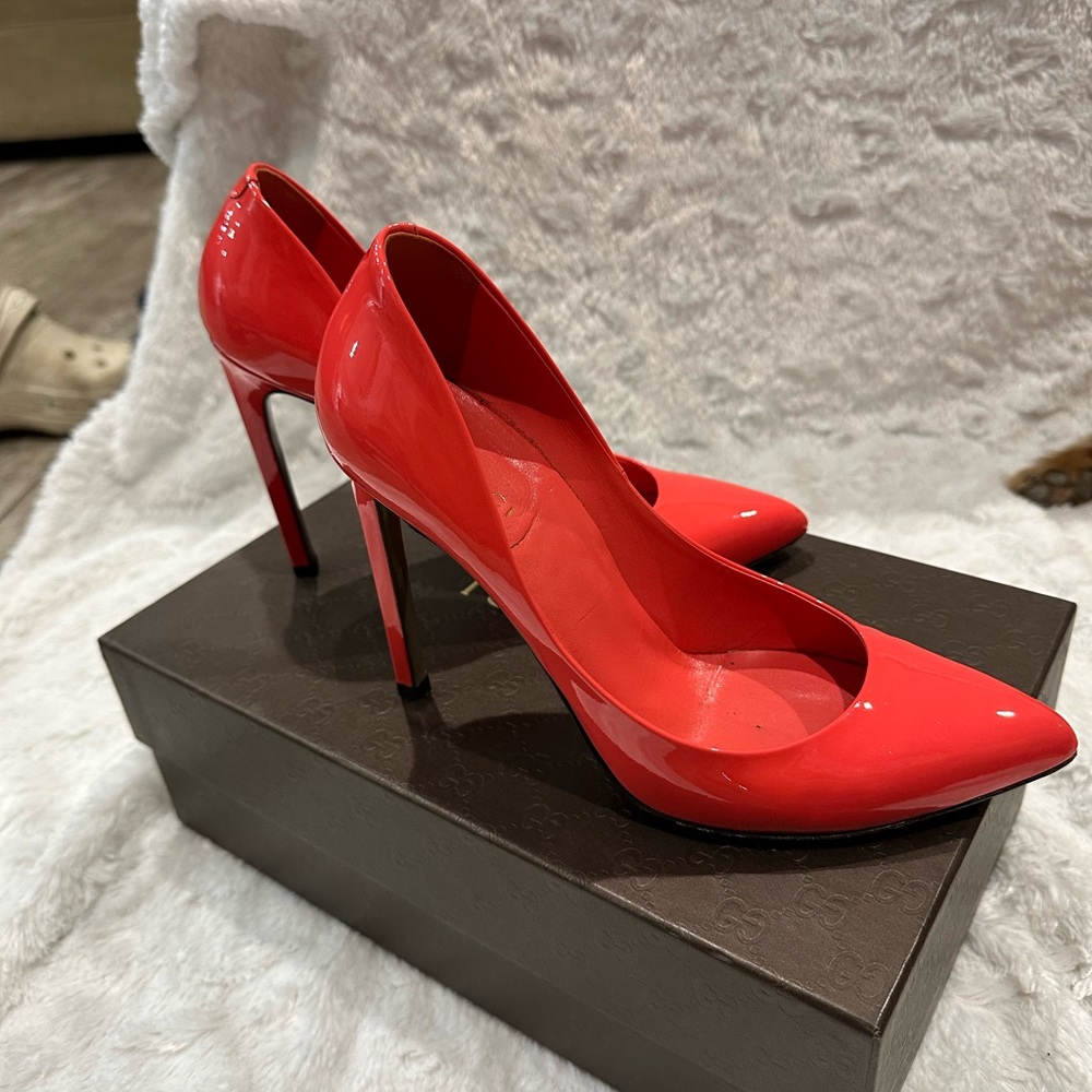 Pink Gucci pumps